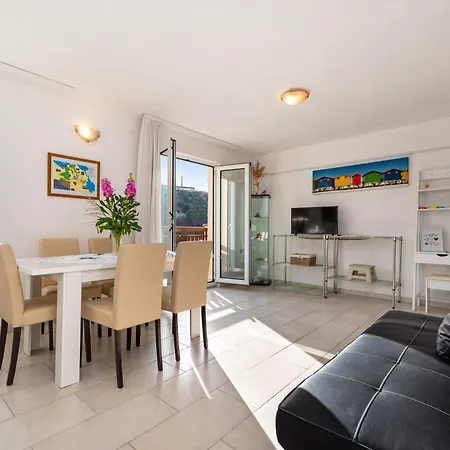 Mili * Novigrad (Dalmatia)