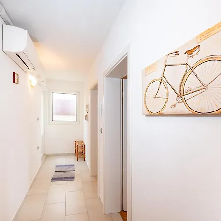 Mili * Novigrad (Dalmatia)