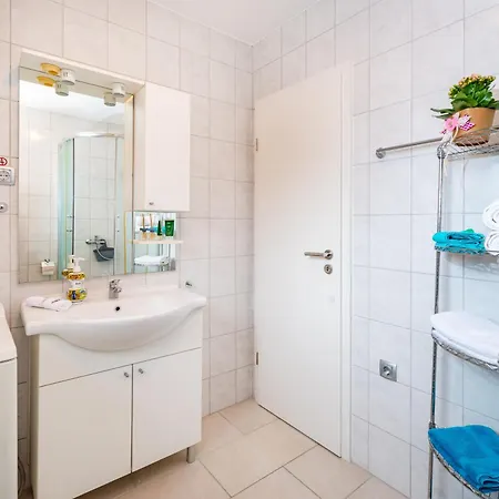 Mili * Novigrad (Dalmatia)