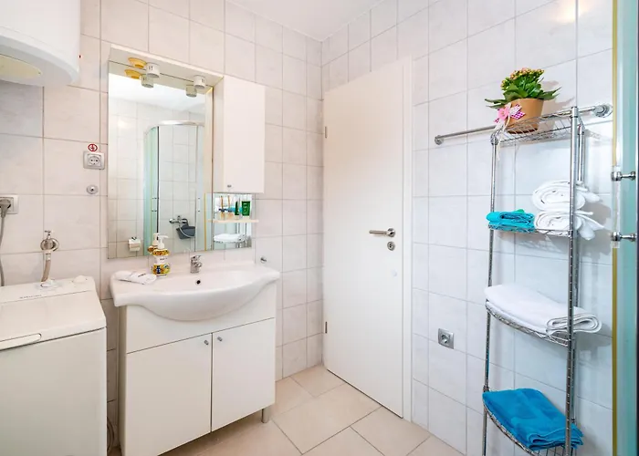 Mili * Novigrad (Dalmatia)